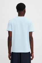 Laden Sie das Bild in den Galerie-Viewer, Stretch-Baumwoll-T-Shirt, Frostblau