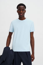 Laden Sie das Bild in den Galerie-Viewer, Stretch-Baumwoll-T-Shirt, Frostblau