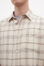 Laden Sie das Bild in den Galerie-Viewer, Ivan Relaxed Check SS Shirt Oatmeal