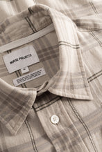Laden Sie das Bild in den Galerie-Viewer, Ivan Relaxed Check SS Shirt Oatmeal