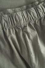 Laden Sie das Bild in den Galerie-Viewer, Per Cotton Tencel Shorts Mittelkhaki
