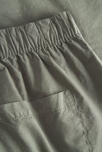 Laden Sie das Bild in den Galerie-Viewer, Per Cotton Tencel Shorts Mittelkhaki