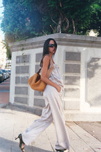 Laden Sie das Bild in den Galerie-Viewer, PANTSY Drapierhose Oyster