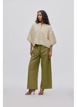 Laden Sie das Bild in den Galerie-Viewer, ALICE Zottelstrickjacke, Off-White