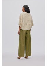 Laden Sie das Bild in den Galerie-Viewer, ALICE Zottelstrickjacke, Off-White