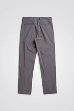 Laden Sie das Bild in den Galerie-Viewer, Aros Solotex Chino Hose Battleship Grey