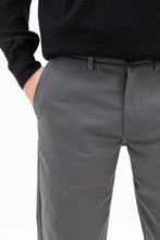 Laden Sie das Bild in den Galerie-Viewer, Aros Solotex Chino Hose Battleship Grey