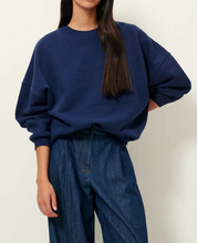 Laden Sie das Bild in den Galerie-Viewer, CHEBBI Pullover, Blazerblau