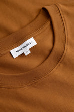 Laden Sie das Bild in den Galerie-Viewer, Dyrehaven Bio-T-Shirt mit Logo-Print, Kupfer