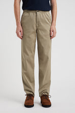 Laden Sie das Bild in den Galerie-Viewer, Ezra Relaxed Organic Stretch Twill Hose, Moosgrün