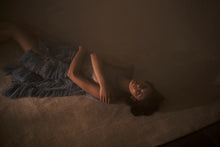 Laden Sie das Bild in den Galerie-Viewer, GHITA Rüschen-Tüllkleid, Dusty Blue