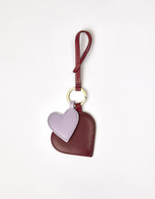 Laden Sie das Bild in den Galerie-Viewer, Hearts Taschenanhänger, Rubin