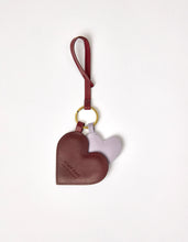 Laden Sie das Bild in den Galerie-Viewer, Hearts Taschenanhänger, Rubin