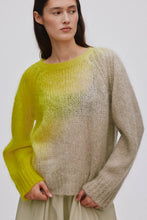 Laden Sie das Bild in den Galerie-Viewer, JASMIN Cross Dye Boxy-Pullover, Limeade Pelikan-Kombination