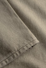 Laden Sie das Bild in den Galerie-Viewer, Korshavn Relaxed 5 Pocket Resist Dyed Twill, Vetiver