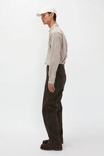 Laden Sie das Bild in den Galerie-Viewer, Kvitfjell Relaxed Cotton Wool Herringbone Hose, Delicioso Brown