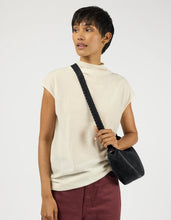 Laden Sie das Bild in den Galerie-Viewer, Leo Midi Crossbody Strap, Black Suede