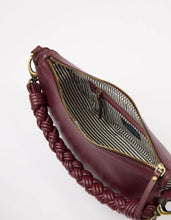 Laden Sie das Bild in den Galerie-Viewer, Leo Twisted Handle Dunkle Kirsche Weiches genarbtes Leder