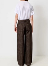 Laden Sie das Bild in den Galerie-Viewer, LINE Jeans, Brownim