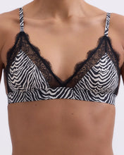 Laden Sie das Bild in den Galerie-Viewer, LOVE LACE Zartes Triangel-Bralette, Zebra-Print