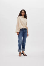 Laden Sie das Bild in den Galerie-Viewer, MIST Ripple drape blouse, Sand