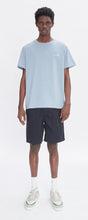 Laden Sie das Bild in den Galerie-Viewer, Standard T-Shirt Overdye Hellblau