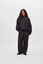 Laden Sie das Bild in den Galerie-Viewer, PADME Tech quilt top, Black