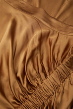 Laden Sie das Bild in den Galerie-Viewer, Adeena Stretch Glanz-Top Haselnuss