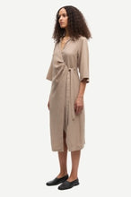 Laden Sie das Bild in den Galerie-Viewer, Sahani Kleid 1562 Greige