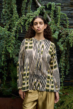 Laden Sie das Bild in den Galerie-Viewer, SIBYL Hemd aus Ikat-Voile, Zitrus Dunkelbeige