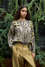 Laden Sie das Bild in den Galerie-Viewer, SIBYL Hemd aus Ikat-Voile, Zitrus Dunkelbeige