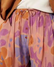 Laden Sie das Bild in den Galerie-Viewer, SILVEIRA Shorts Sunset Utama
