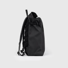 Laden Sie das Bild in den Galerie-Viewer, STREAM Slim Rolltop Rucksack L Schwarz