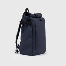 Laden Sie das Bild in den Galerie-Viewer, STREAM Slim Rolltop Rucksack L, Navy