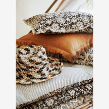 Load image into Gallery viewer, Striped cushion cover w/ fringes 50x50