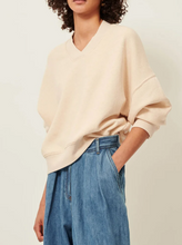 Laden Sie das Bild in den Galerie-Viewer, VECHILL Sweatshirt, Hafermilch