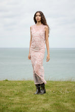Laden Sie das Bild in den Galerie-Viewer, VITA Scribble Maxikleid, Rouge
