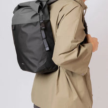 Laden Sie das Bild in den Galerie-Viewer, KONRAD Rucksack Multi dunkel