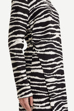 Laden Sie das Bild in den Galerie-Viewer, Agneta Kleid AOP 14201 Zebra