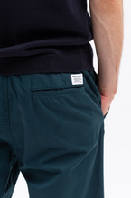 Laden Sie das Bild in den Galerie-Viewer, Ezra Light Twill Shorts Tiefes Marineblau