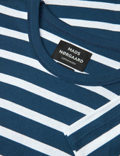 Laden Sie das Bild in den Galerie-Viewer, Tobias Longsleeve Tee Sargassosee/Weiß
