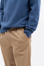 Laden Sie das Bild in den Galerie-Viewer, Ezra Relaxed Organic Stretch Twill Hose Utility Khaki
