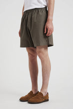 Laden Sie das Bild in den Galerie-Viewer, Per Cotton Tencel Shorts Mittelkhaki
