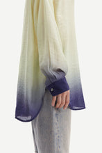 Laden Sie das Bild in den Galerie-Viewer, Alfrida Shirt Allover-Print 14449 Lemon Ombre
