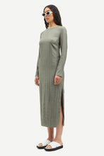 Laden Sie das Bild in den Galerie-Viewer, Saisabel Kleid 15158 Dusty Olive
