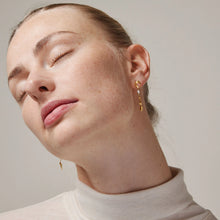 Load image into Gallery viewer, Sienna Studs Pearls
