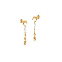 Load image into Gallery viewer, Sienna Studs Pearls
