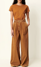 Laden Sie das Bild in den Galerie-Viewer, ALBANO T-shirt, Amber Brown
