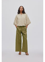 Laden Sie das Bild in den Galerie-Viewer, ALICE Zottelstrickjacke, Off-White
