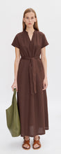 Load image into Gallery viewer, Annelie Dress Brown
